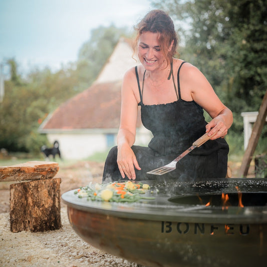 Premium UK garden with outdoor kitchen, BBQ, and plancha showing stylish outdoor living