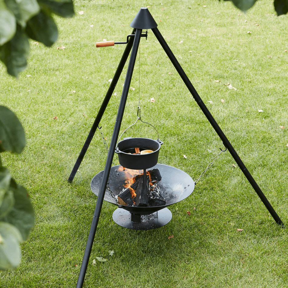 Outdoor fire pit Dutch oven for stews and roasts