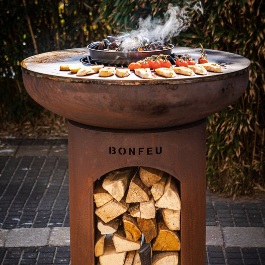 BonBiza Open with food cooking on plancha and fire underneath