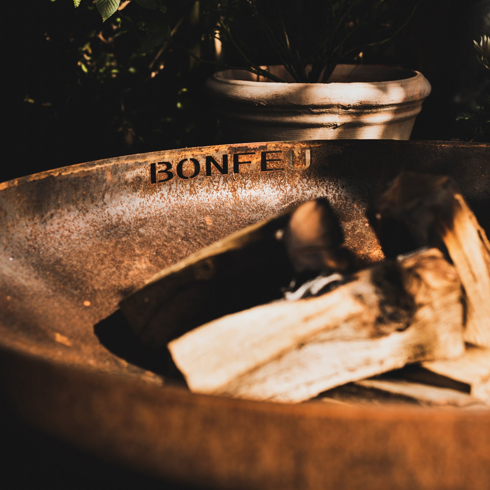 Rustic metal bowl with bonfe branding on a dark background