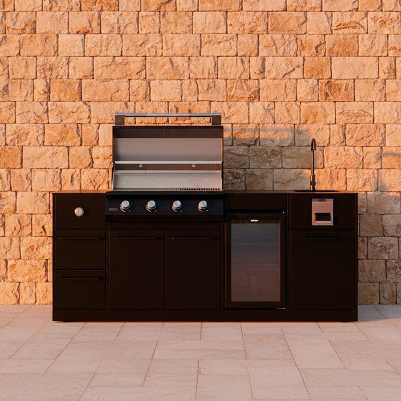 All-in-one outdoor kitchen for family gatherings in the garden