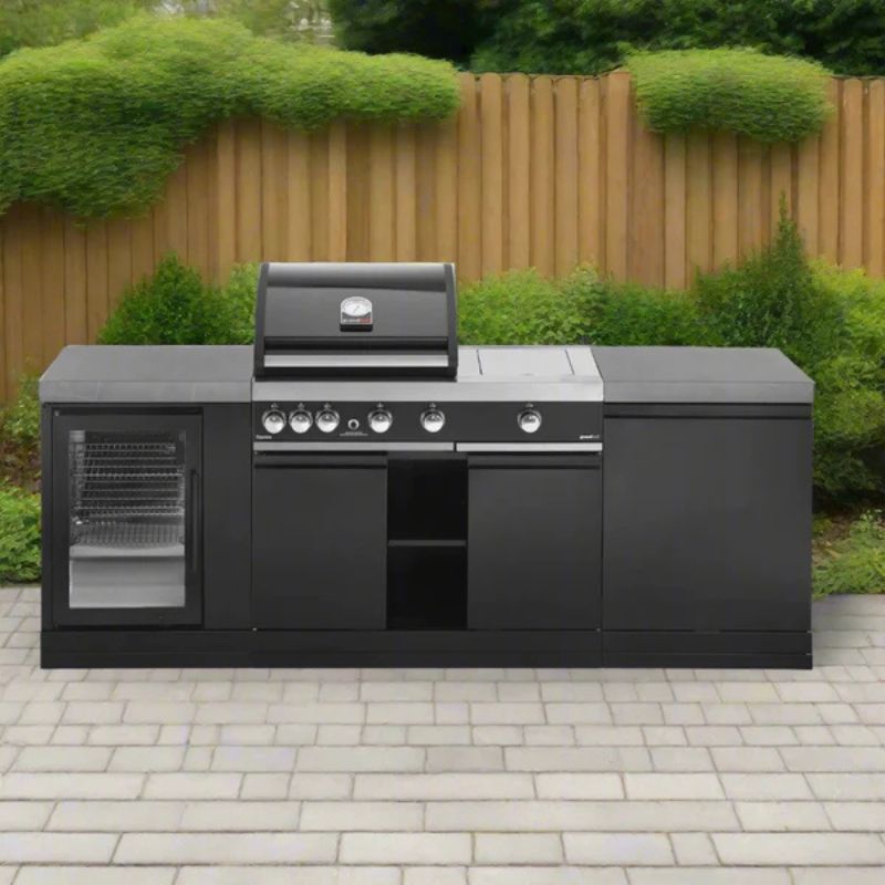 GrandPro 230 Series outdoor kitchen setup on patio with sintered stone countertop