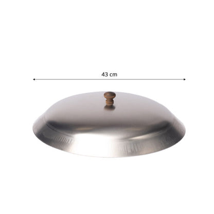 Griillsymbol lid for wok with wooden finial and measurement label on a white background