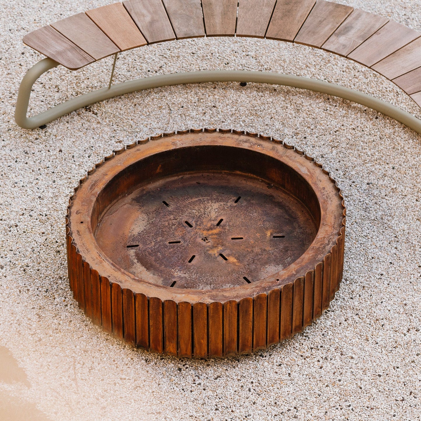 Wünder The Bow Outdoor Semi-Circle Bench