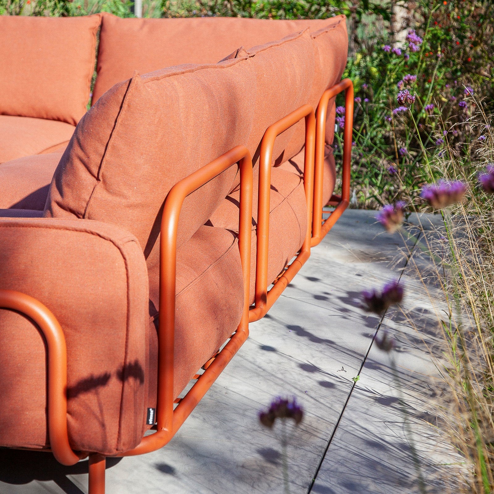 Modern steel frame outdoor lounge chair end