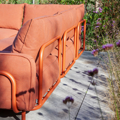 Modern steel frame outdoor lounge chair end